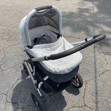 Load image into Gallery viewer, Travel System w/ Stroller &amp; Bassinet (Uppababy)
