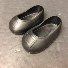 Load image into Gallery viewer, Shoes for 18&quot; Doll
