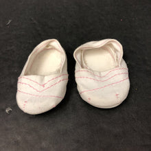 Load image into Gallery viewer, Shoes for 18" Doll
