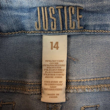 Load image into Gallery viewer, Denim flower shorts
