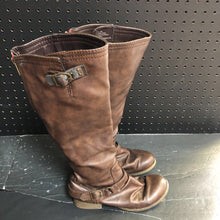 Load image into Gallery viewer, Girls Buckled Boots
