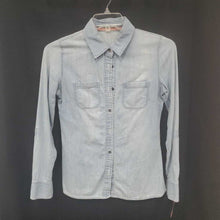 Load image into Gallery viewer, Denim Button Down Top
