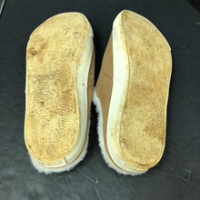 Load image into Gallery viewer, Girls Slide On Shoe
