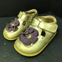 Load image into Gallery viewer, Girls Flower Shoes
