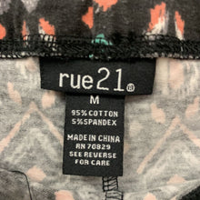 Load image into Gallery viewer, Patterned Leggings
