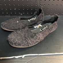 Load image into Gallery viewer, Girls Floral Lace Shoes
