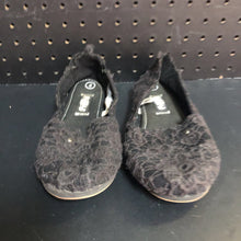 Load image into Gallery viewer, Girls Floral Lace Shoes
