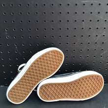 Load image into Gallery viewer, Girls Shoes
