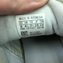 Load image into Gallery viewer, Girls Sneakers
