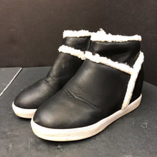 Load image into Gallery viewer, Girls Furry Ankle Boots
