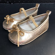 Load image into Gallery viewer, Girls Shiny Flats
