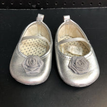 Load image into Gallery viewer, Girls Flower Flats

