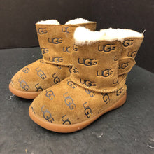 Load image into Gallery viewer, Girls Classic Embossed Winter Boots
