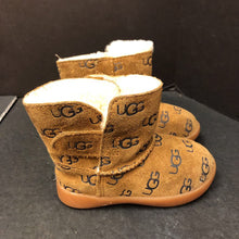 Load image into Gallery viewer, Girls Classic Embossed Winter Boots
