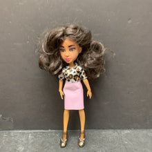 Load image into Gallery viewer, Fabulous Fashions Snapstar Vita Doll (Yulu)
