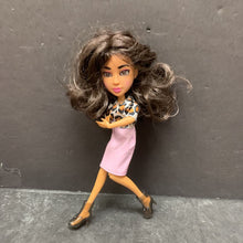 Load image into Gallery viewer, Fabulous Fashions Snapstar Vita Doll (Yulu)
