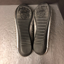 Load image into Gallery viewer, Girls Jeweled Flats (Helen&#39;s Heart)
