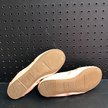 Load image into Gallery viewer, Girls Flats
