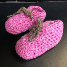 Load image into Gallery viewer, Girls Knit Booties
