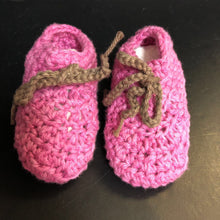 Load image into Gallery viewer, Girls Knit Booties

