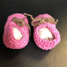 Load image into Gallery viewer, Girls Knit Booties
