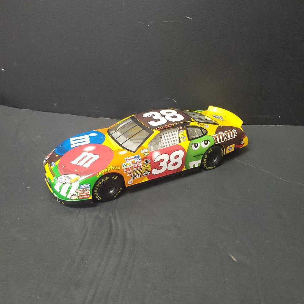 Elliott Sadler #38 M&M's Ford Taurus Diecast Race Car