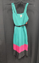 Load image into Gallery viewer, Pleated dress w/ belt
