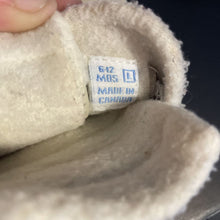 Load image into Gallery viewer, Girls Slipper Boots
