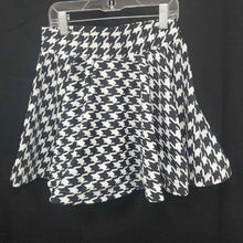 Load image into Gallery viewer, Jrs. 2pc Patterned Outfit
