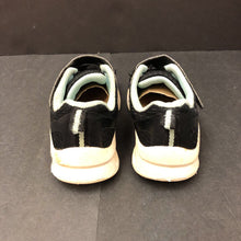 Load image into Gallery viewer, Girls Velcro Sneakers
