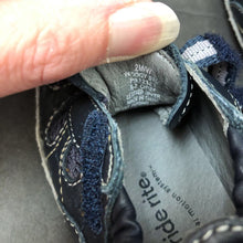 Load image into Gallery viewer, Boys Slide On Shoes
