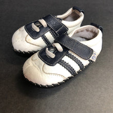 Load image into Gallery viewer, Boys Velcro Shoes
