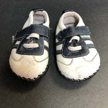 Load image into Gallery viewer, Boys Velcro Shoes
