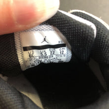 Load image into Gallery viewer, Boys Jordan Old School Sneakers
