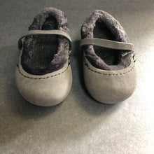 Load image into Gallery viewer, Girls Winter Flats
