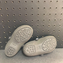 Load image into Gallery viewer, Girls Winter Flats
