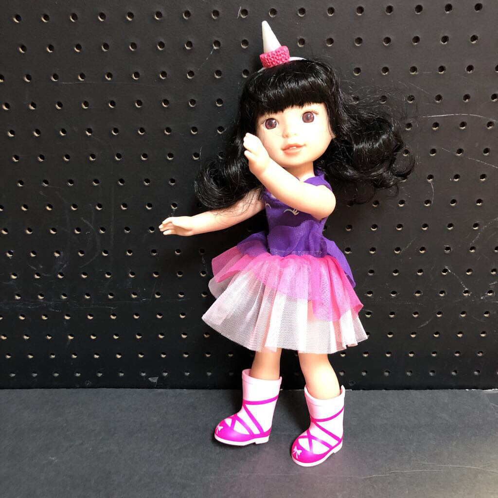 Wellie Wishers Emerson Doll in Dress & Shoes