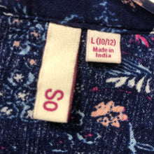Load image into Gallery viewer, Flower Button Down Top
