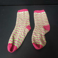Load image into Gallery viewer, Girls Chevron Socks
