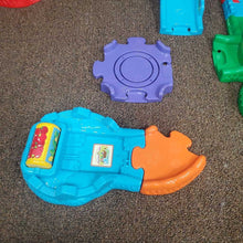 Load image into Gallery viewer, Grow &amp; Learn Farm playset

