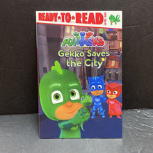 Load image into Gallery viewer, Gekko Saves the City (PJ Masks) (Ready to Read Level 1) -character reader paperback
