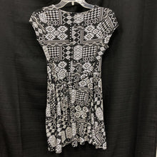 Load image into Gallery viewer, Geometric pattern dress
