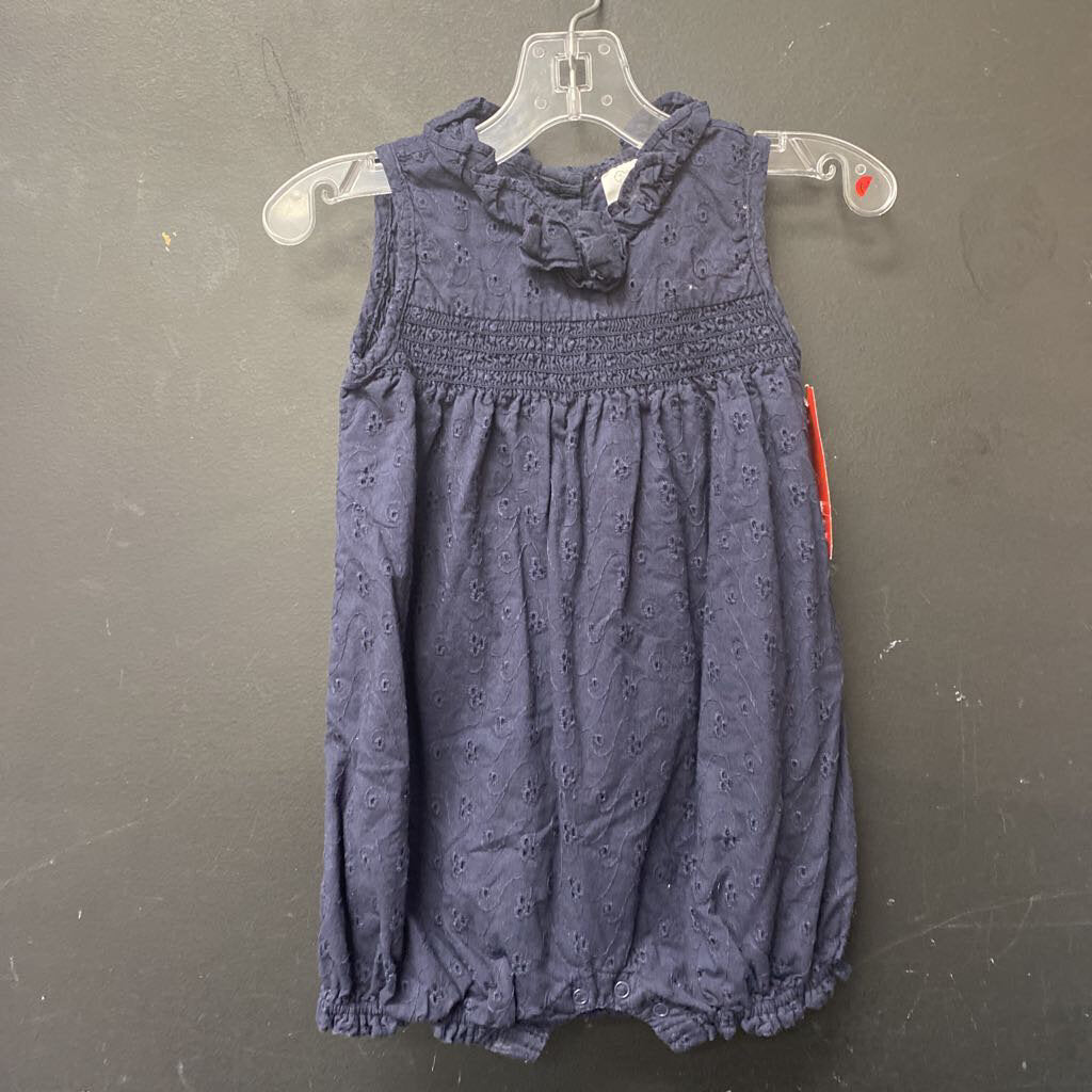 Solid cinched outfit