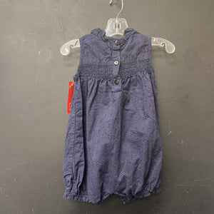 Solid cinched outfit