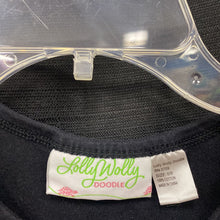 Load image into Gallery viewer, Top w/ flower pin
