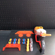 Load image into Gallery viewer, Nitro DoubleClutch Inferno Car Launcher Gun w/Cars &amp; Accessories
