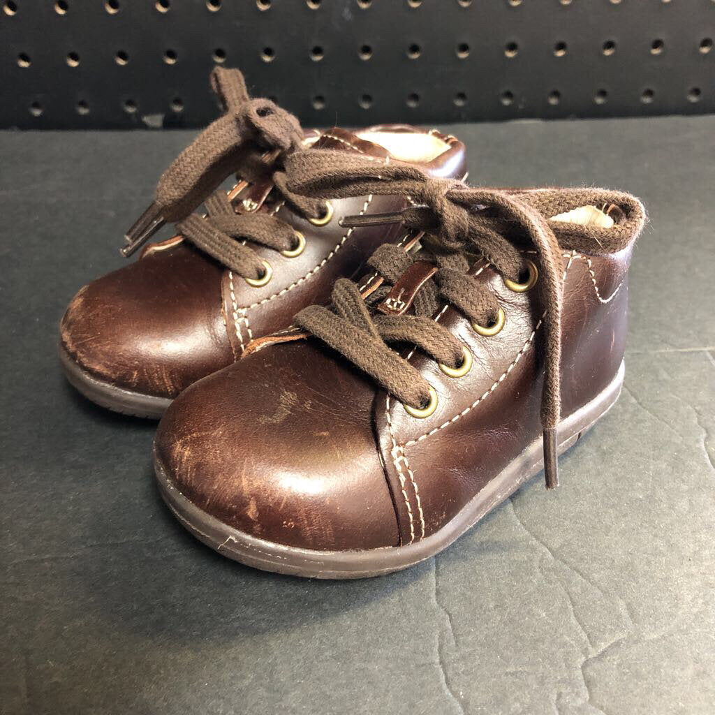 Boys shoes