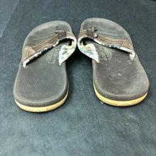 Load image into Gallery viewer, Girls Camo Sandals
