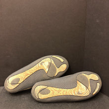 Load image into Gallery viewer, Girls Sparkly Flats
