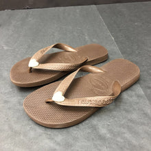 Load image into Gallery viewer, Girls Heart Flip Flops
